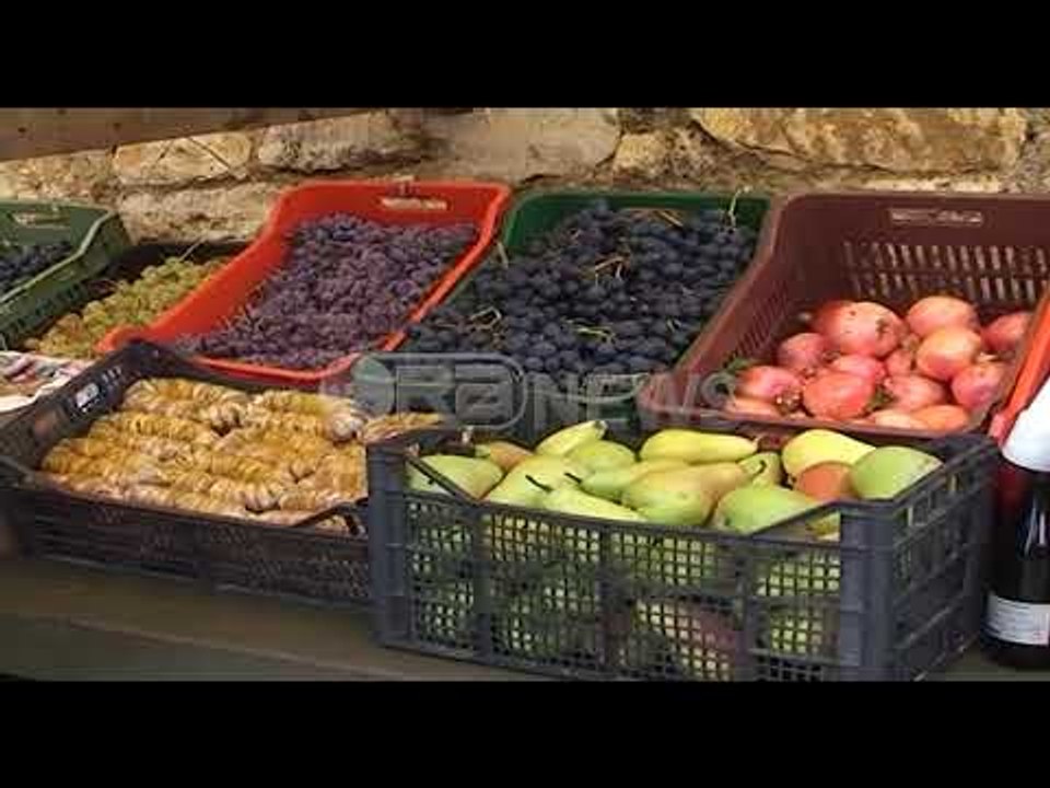 Ora News - Panairi i Roshnikut, ekspozohen fiqtë e famshëm, arra dhe bajame