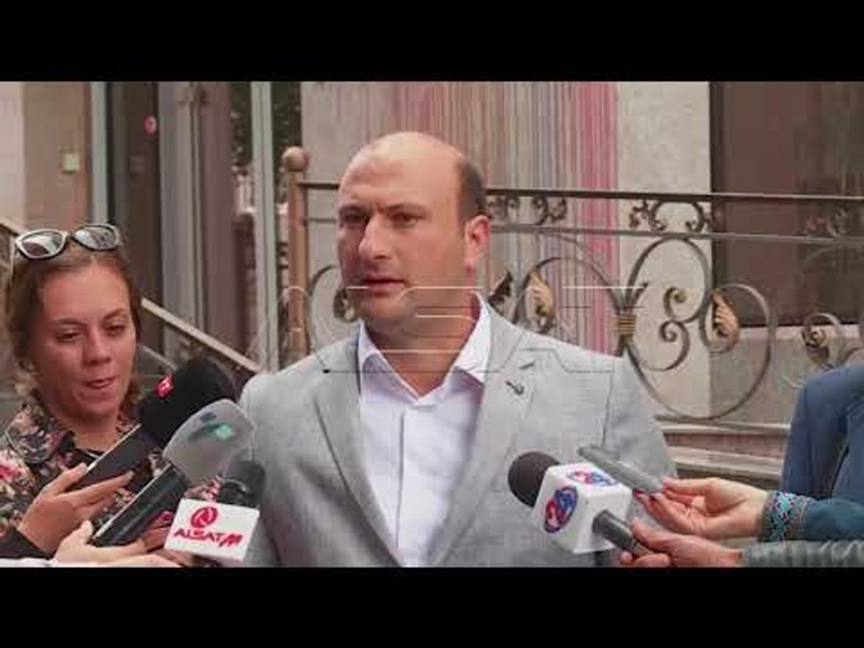 Наставничкиот пленум бара укинување на два член...