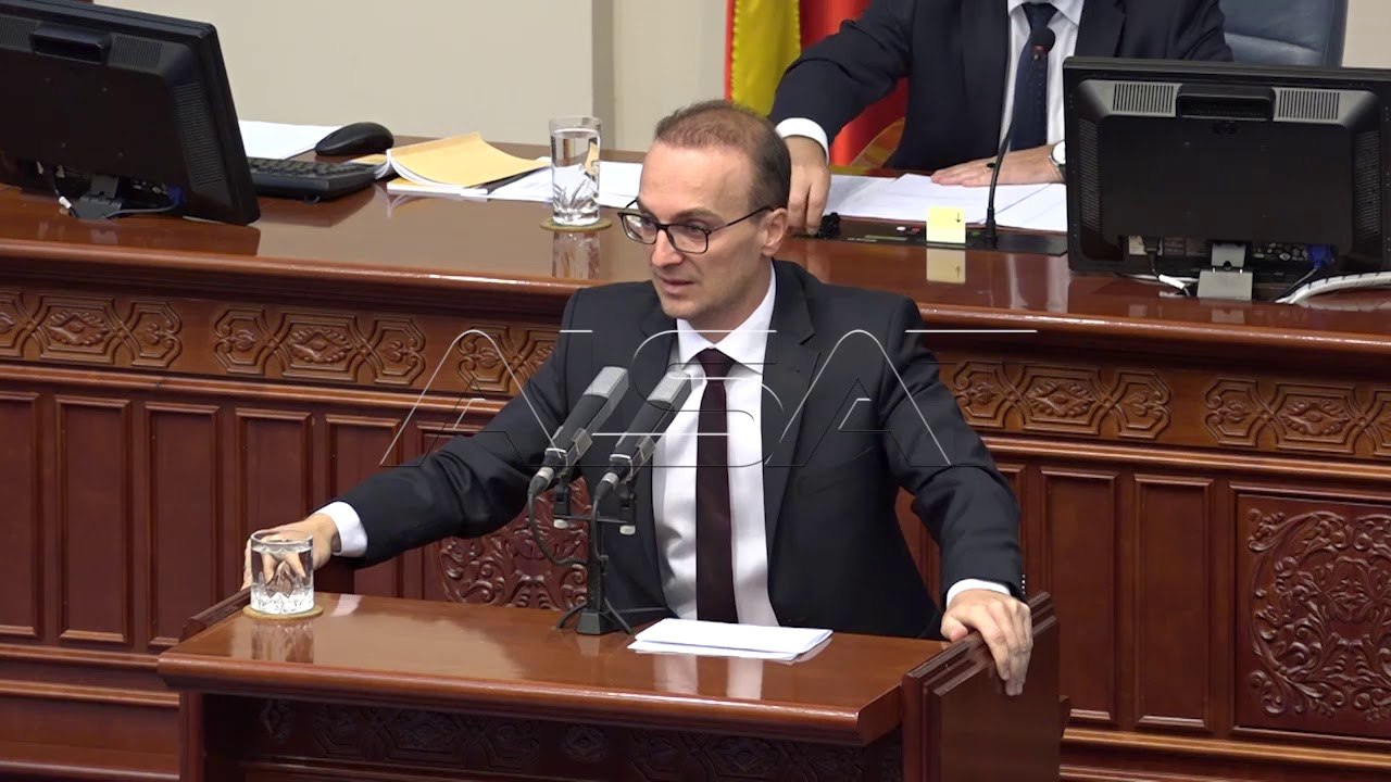 Собранието расправа по законот за употреба на ј...