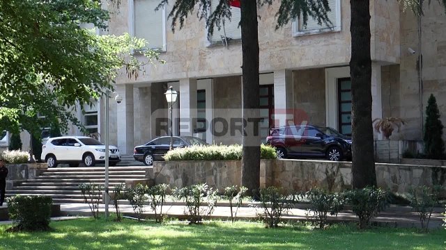 Report TV - Shkurtime në administratë, analizë pozicioneve të punës