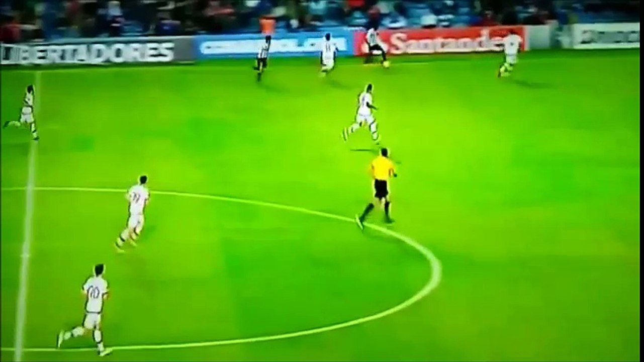 Fucile passou-se com tanto túnel e... entrou lesiona adversário