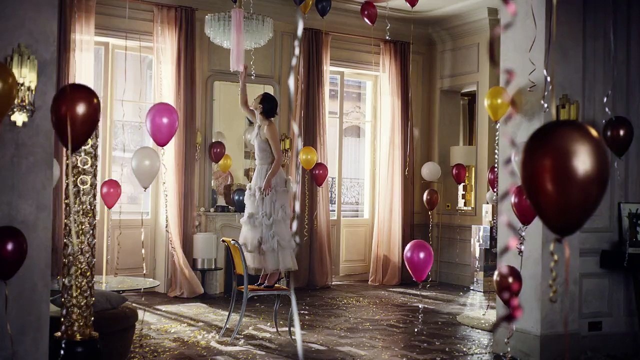 Coco Mademoiselle (Keira Knightley)Starring: Keira KnightleyDirector: Johan RenckProduction Company: Soixante Quinze, 75DoP: Benoit DelhommeSteadicam, B c