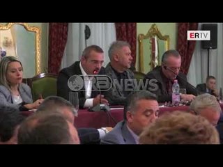 Ora News – Rrogat për vettingun sjellin përplasjen e parë Rama-Tahiri, debate në PS