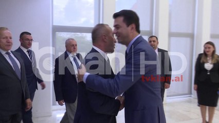 Download Video: Kryeministri Haradinaj takohet me ish-Kryeministrin Sali Berisha dhe Lulzim Bashen