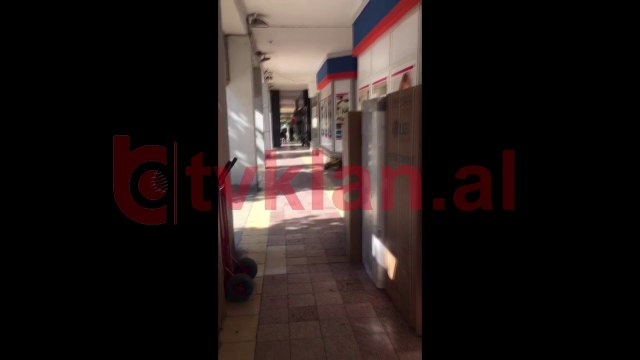 Gjendet i pajetë një person në mes të Tiranës