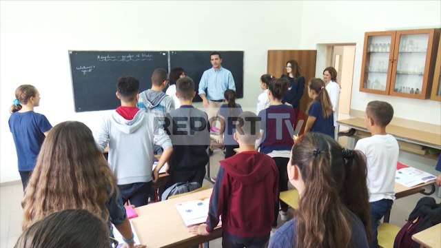 Report TV - Rikonstruktohet “Siri Kodra”, Veliaj: Në shkollat e reja, mësuesit më të mirë