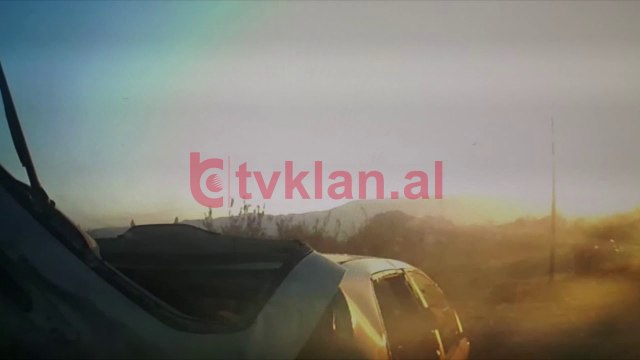 Video/ Shihni se si përplasen dy makina në rrugën Vorë- Fushë Krujë