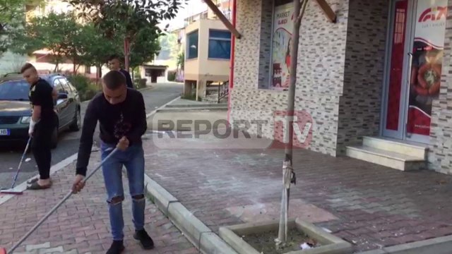 Report TV - Laç, shpërthen bombola e gazit, 24-vjeçarja në Spitalin e Traumës
