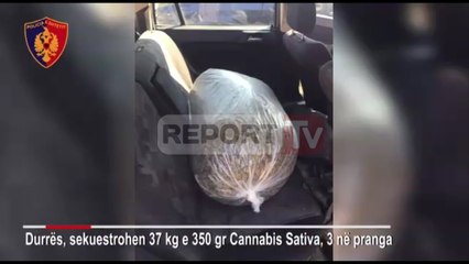 Tải video: Report TV - Durrës, kapen 37 kilogramë  marijuanë,pranga 3 trafikantëve