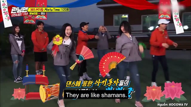 Cover hit 100 triệu view của Momoland, Twice bị nhận xét trông như pháp sư