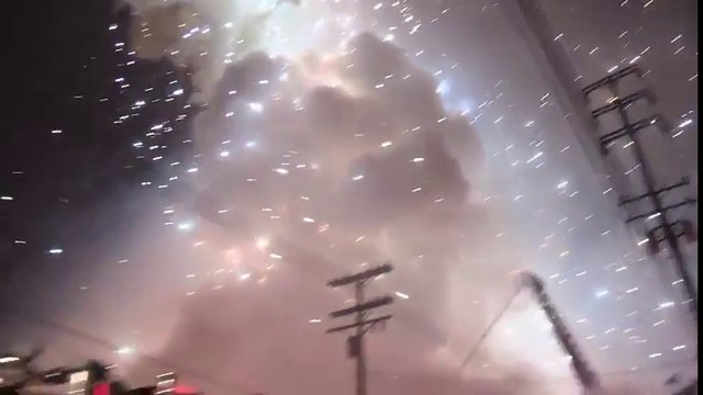 Incendie d'un entrepôt de Magnesium : flammes impressionnantes !