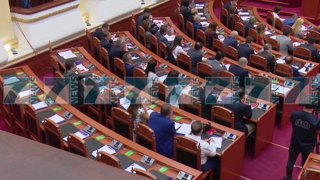 FATMIR MEDIU GRUP PARLAMENTAR ME DEPUTETE BORXH - News, Lajme - Kanali 11