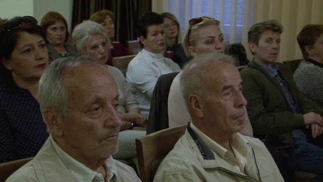 Edmond Dushi takohet me banorët e bashkesisë së 6 lokale - Lajme