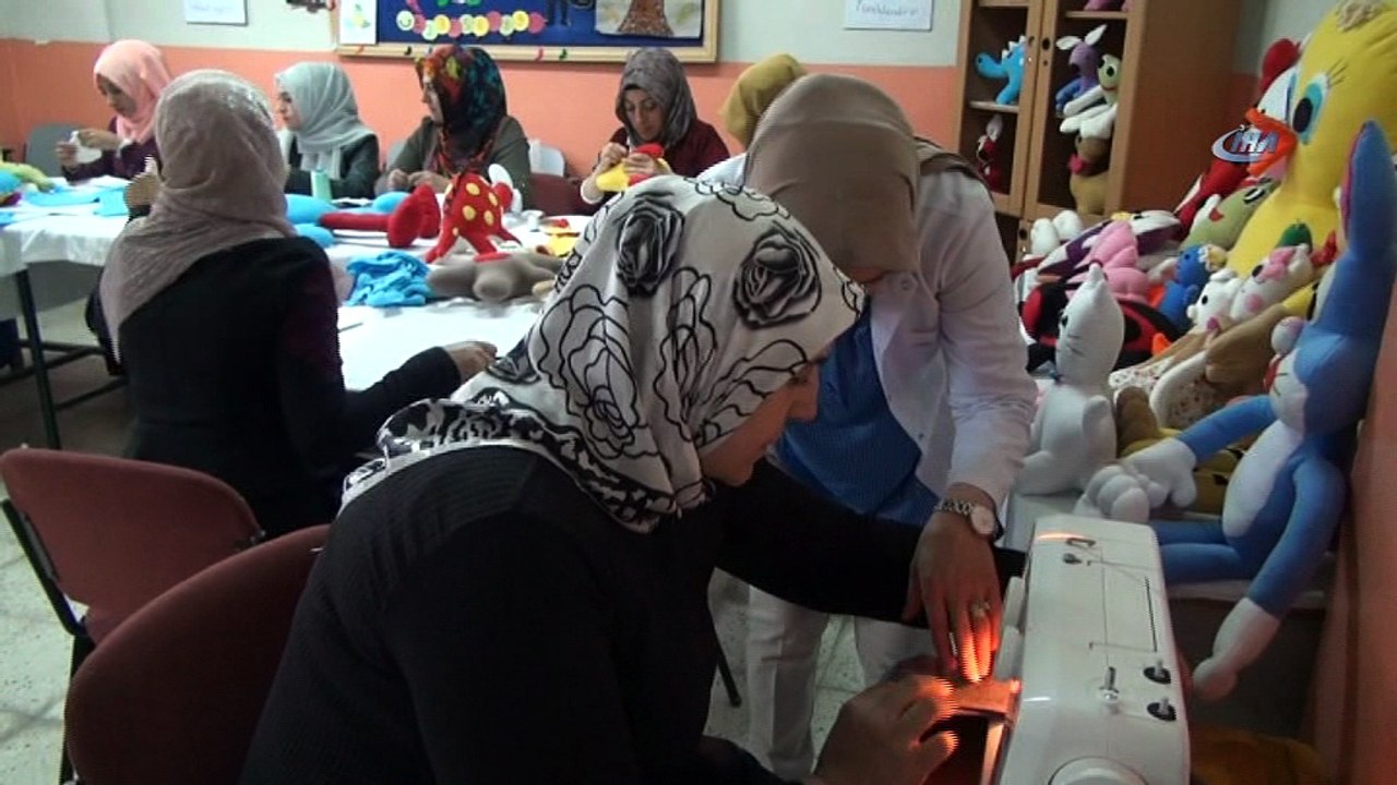 Vanlı kadınlar, çocuklar için sağlıklı oyuncaklar üretiyor