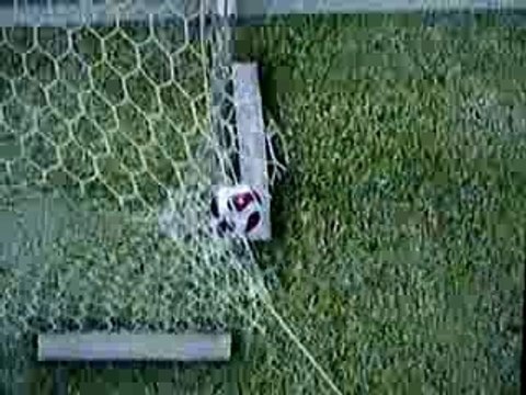 magnifique reprise de volée de Nani que golazo!