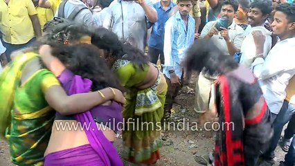 Indian transgenders cry to mourn the death of Aravan