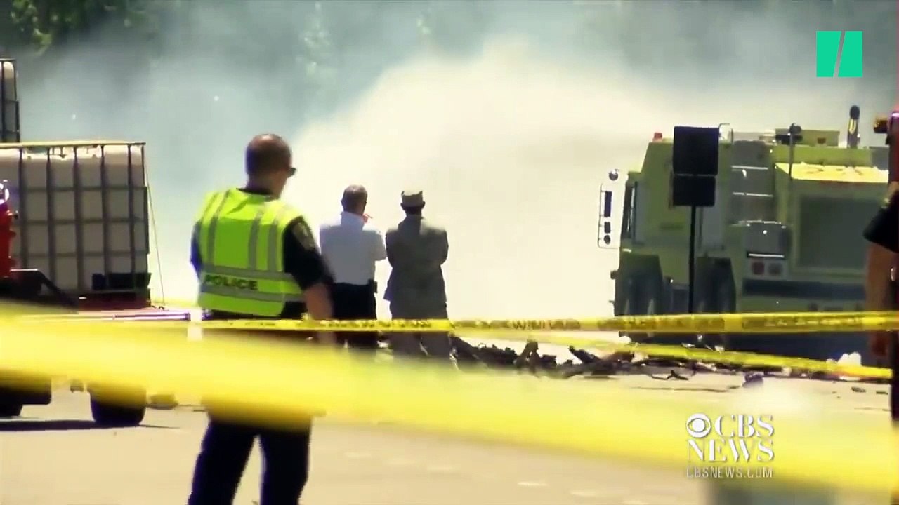 Les images impressionnantes du crash d'un avion militaire aux États-Unis