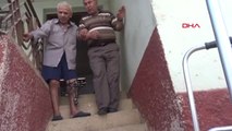 Aydın-82 Yaşındaki Muhtar Kırık Ayaklarına Rağmen Görev Başında