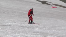 Muş-Mayıs Ayında, Kurtik Dağı'nda Kayak Yapıyorlar-Hd