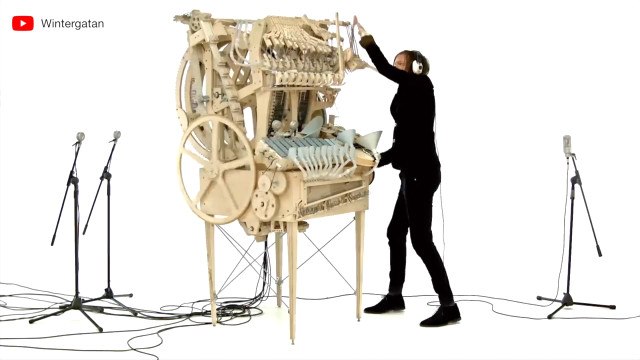 Gelmiş Geçmiş En İlginç Müzik Aletini Yapan Adam