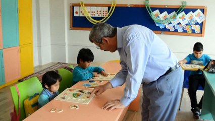 İlkokula başladığı okuldan emekli old