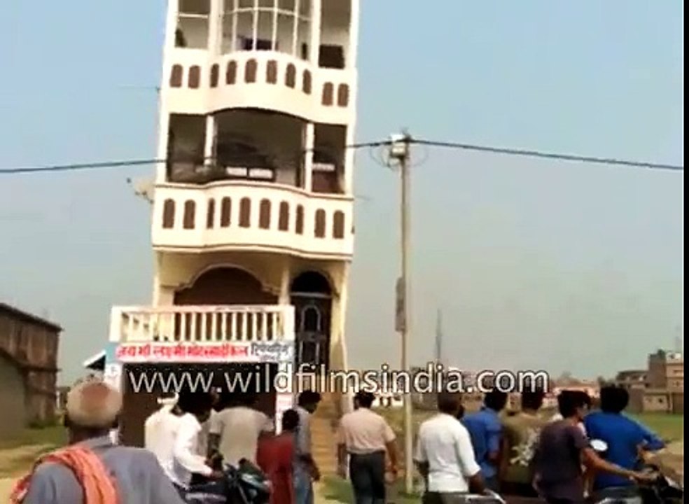 Building collapses live on camera,  in Bihar, India