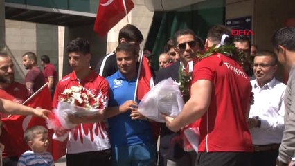 8'inci Kez Avrupa Şampiyonu Olan Rıza Kayaalp'e Ankara'da Coşkulu Karşılama