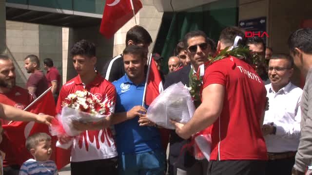8'inci Kez Avrupa Şampiyonu Olan Rıza Kayaalp'e Ankara'da Coşkulu Karşılama