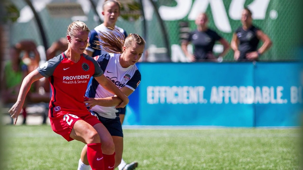 Kad Merad recherche une équipe de jeunes "footeuses" à entraîner