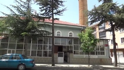 İmamın odasından sadaka kutusundaki parayı böyle çaldı