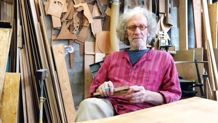 Une table de créateur en bois de Spa bientôt vendue en kit à monter à travers le monde