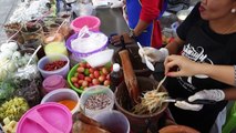 Thai Peoples Favorite Food  Green Papaya Salad Som Tam  1 Bangkok Street Food สมตำลาว