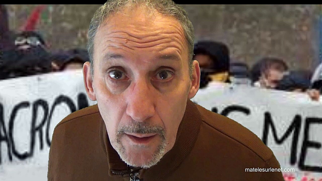 La violence des banderoles anti Macron dans les manifs