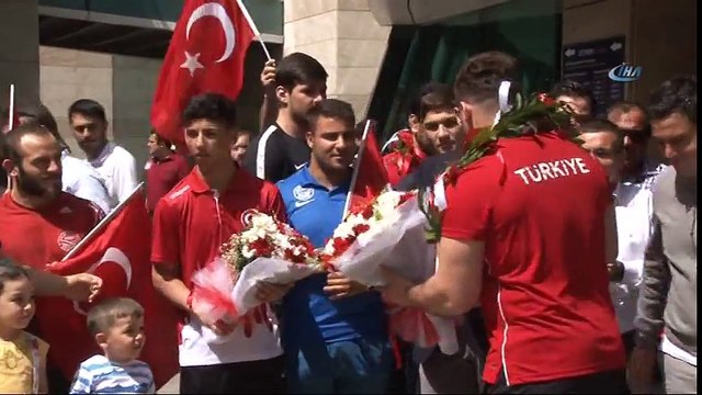 8. Kez Avrupa Şampiyonu Olan Rıza Kayaalp, Ankara'da Coşkuyla Karşılandı