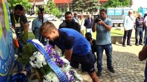 ПФК ЛЕВСКИ поднесе венци и цветя на паметника на Георги Аспарухов