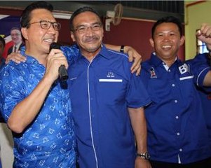 Descargar video: Hisham supports old pal Liow in Bentong