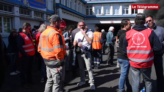 Lorient. Les dockers bloquent l’entrée de la direction du port de Keroman