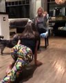 Debbie St. Pierre offre une danse très torride à son amie pour son anniversaire