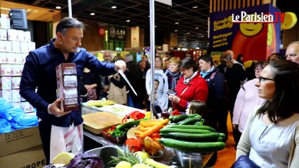 Démonstration de vente à la foire de Paris avec le roi de la gouaille