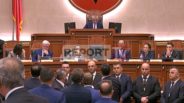 Report TV - Debatet e forta në Kuvend prej dy javësh i bllokuar