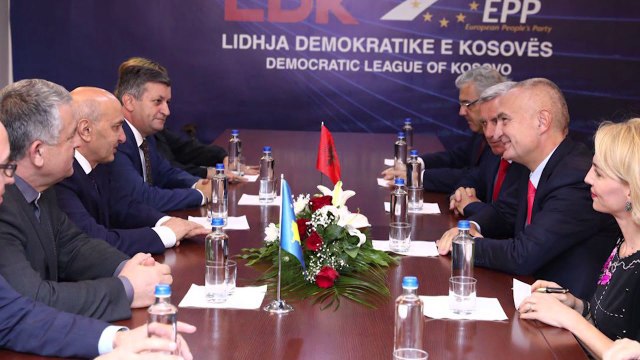 RAMUSH HARADINAJ ME ILIR METEN NE PRISHTINE, DEMARKACIONI SFIDE E PASHMANGSHME QE KERKON ZGJIDHJE LA