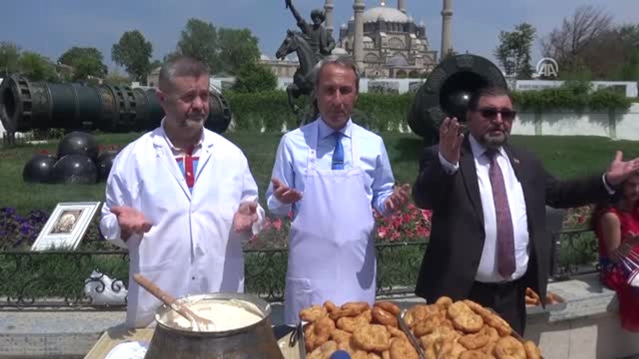 Fatih Sultan Mehmet Edirne'de Dualarla Anıldı