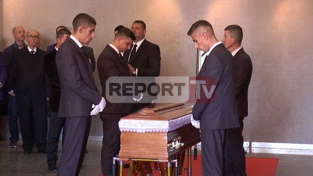 Report TV - Ish-ministri Dritan Priftit përcillet për në banesën e fundit