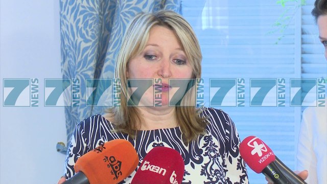 SHQIPERIA E RREZIKUAR NGA FRUTHI, MJEKET BEJNE APEL PER VAKSIMIN - News, Lajme - Kanali 15