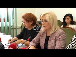Ora News - Projekti: Fëmijët me drekë edhe në shkollat publike