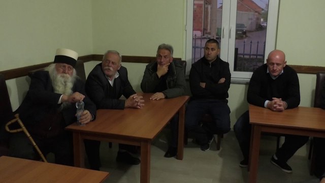 Driton Çaushi takohet me banorët e fshatit Molliq - Lajme
