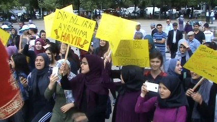 Ayrımcılığa karşı yürüyüp, güvercin uçurdular