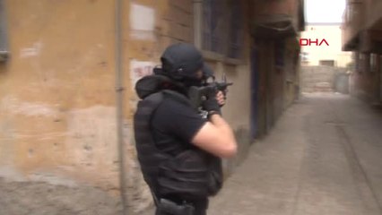 Diyarbakır'da Patlama Söylentisi Üzerine Mahalle Didik Didik Arandı