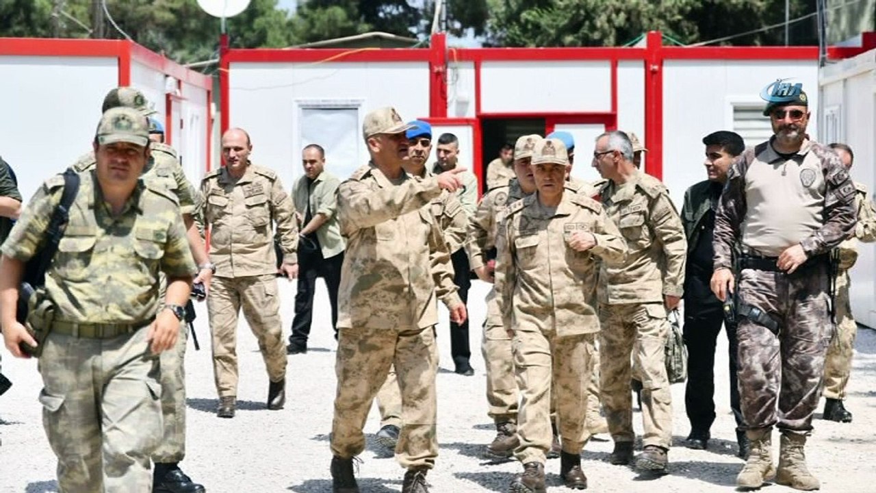 Jandarma Genel Komutanı Orgeneral Arif Çetin ve beraberindeki heyet Gülbaba 3. Hudut Tabur Tabur Komutanlığını ve Gülbaba 3. Hudut Tabur Tabur Komutanlığı Gaziantep İslahiye İçişleri Bakanlığı Müşterek Görev Merkezini ziyaret ederek harekat b