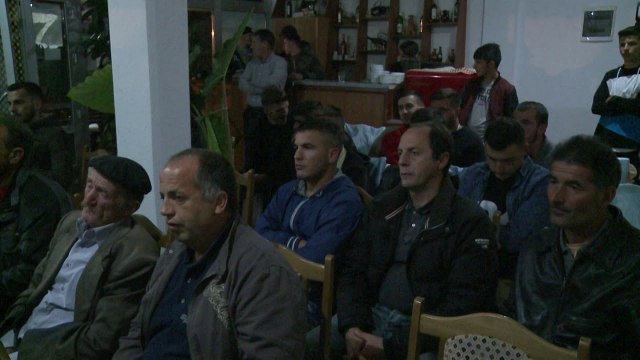 Fazli Hoxha takohet me banorët e fshatit Duzhnje - Lajme